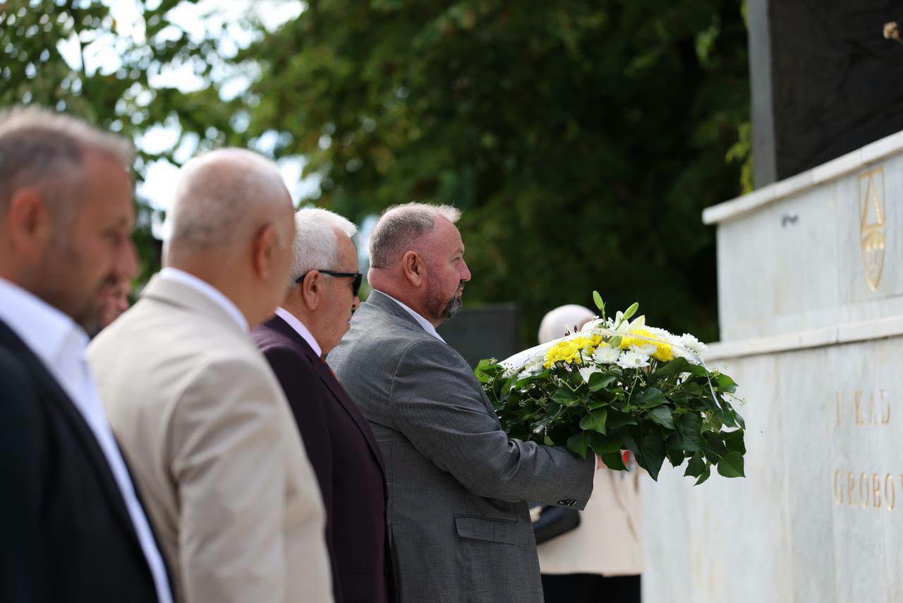 Ministar Šibonjić na obilježavanju Dana grada Zavidovića odao počast palim borcima